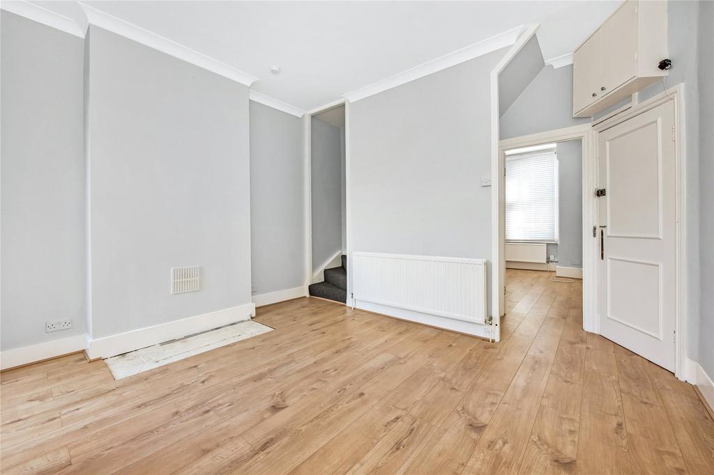 Waveney Avenue, Peckham Rye, London, SE15 2 bed house £1,800 pcm (£