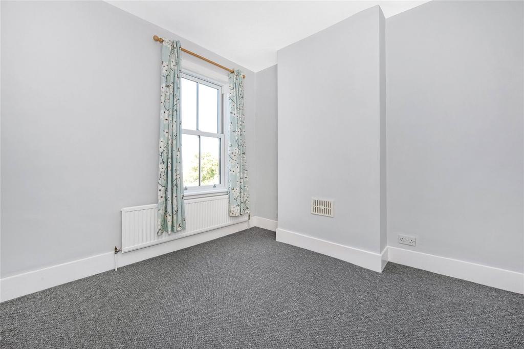 Waveney Avenue, Peckham Rye, London, SE15 2 bed house £1,800 pcm (£
