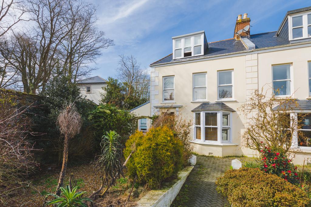 Queens Road, St. Peter Port, Guernsey 4 bed end of terrace house £795,000