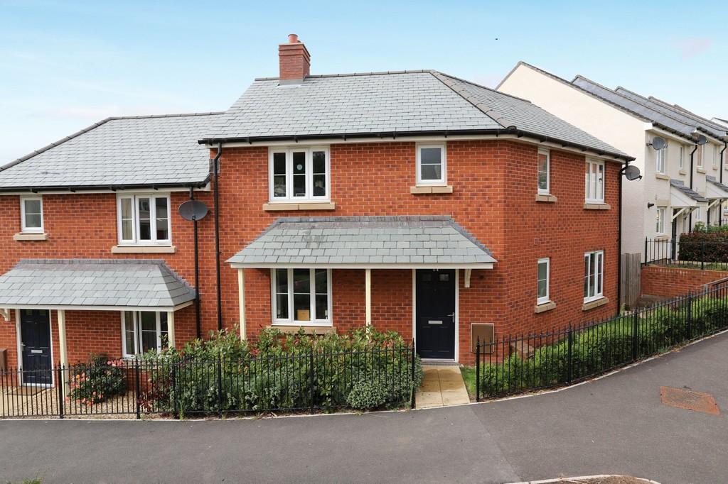 Carnac Drive, Dawlish 3 bed semidetached house £260,000