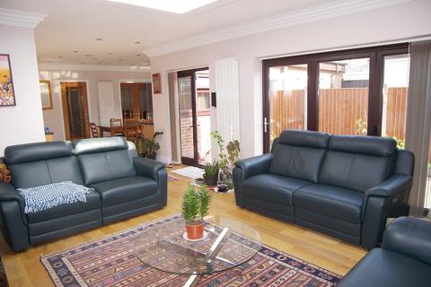 94 Herent Drive, Ilford, IG5 0HG