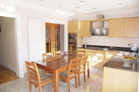 94 Herent Drive, Ilford, IG5 0HG