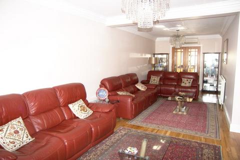 94 Herent Drive, Ilford, IG5 0HG