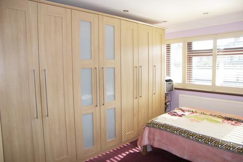 94 Herent Drive, Ilford, IG5 0HG