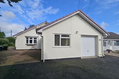 4 bedroom detached bungalow for sale, Church Lane, Frithelstockstone