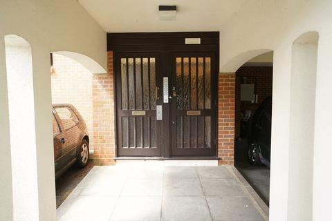 8 Linden Place, East Horsley, Leatherhead, KT24 6QB