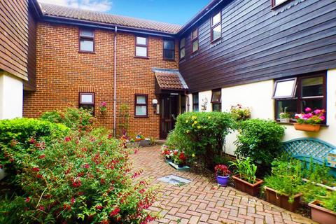 1 bedroom flat to rent, Eastwick Park Avenue,  Bookham