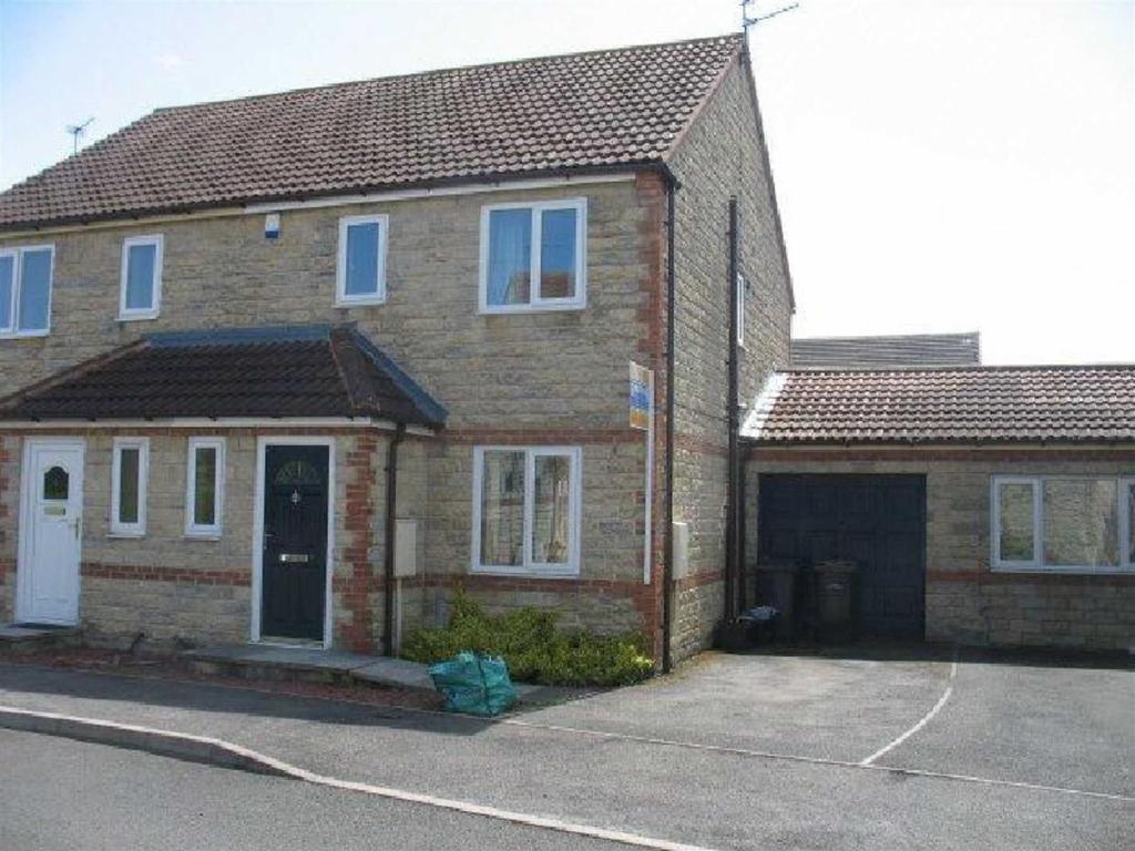 The Pity Me 3 bed semidetached house £595 pcm (£137 pw)