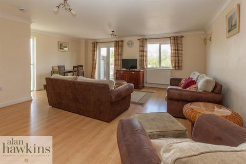 3 bedroom end of terrace house for sale, Wiltshire Crescent, Royal Wootton Bassett SN4 7