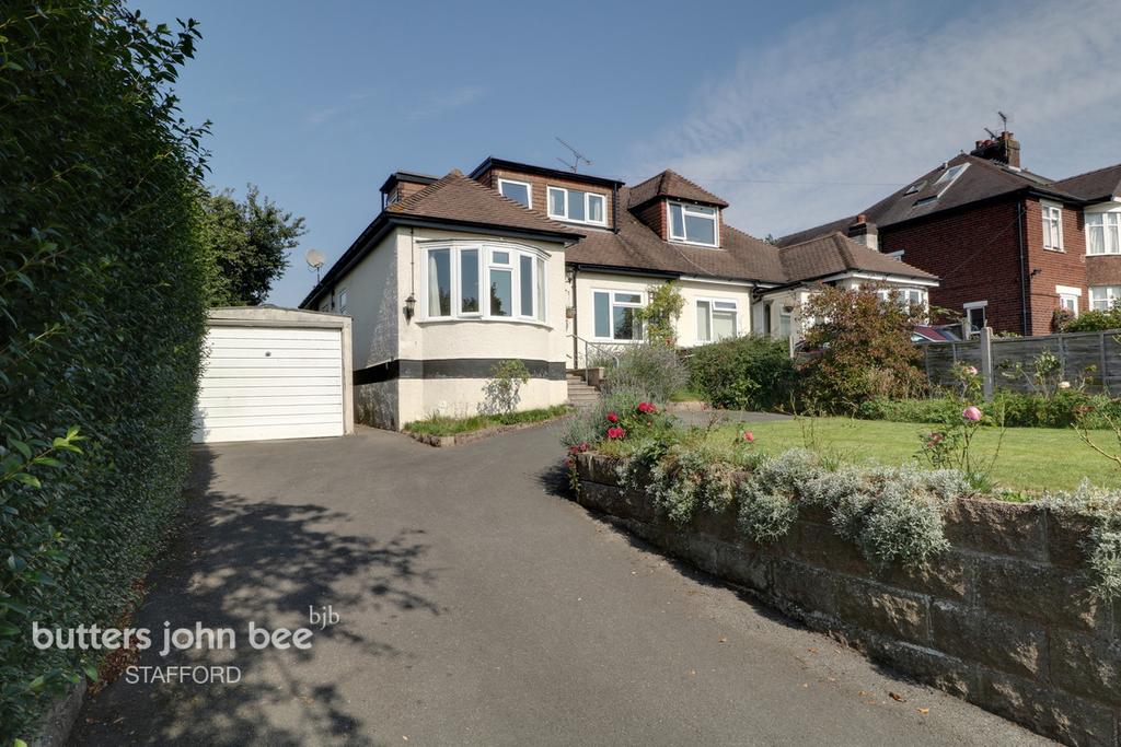 Baswich Crest, Stafford 4 bed semidetached bungalow £275,000