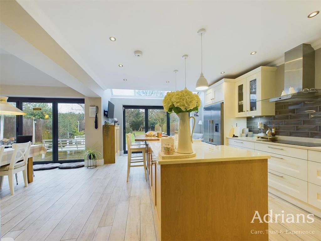 Kitchen /