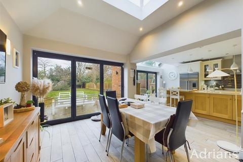 5 bedroom detached house for sale, Chignal Road, CM1