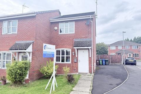 2 bedroom semi-detached house to rent, Traynor Close, Middleton