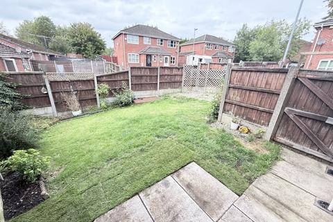 2 bedroom semi-detached house to rent, Traynor Close, Middleton