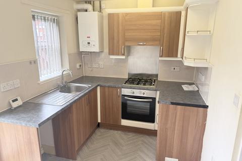 2 bedroom semi-detached house to rent, Traynor Close, Middleton