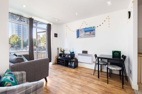 2 bedroom flat to rent, Gerry Raffles Square, London, E15