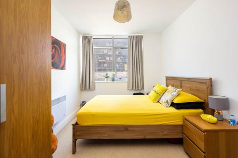 2 bedroom flat to rent, Gerry Raffles Square, London, E15