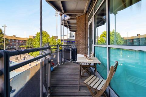 2 bedroom flat to rent, Gerry Raffles Square, London, E15