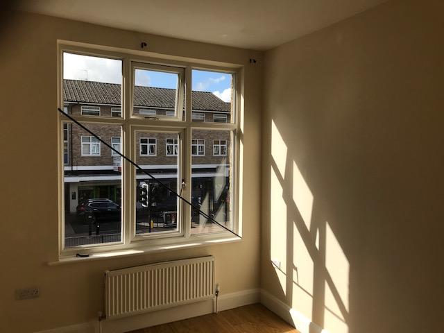 Large 2 Bedroom Flat Situated Above Commercial Pr