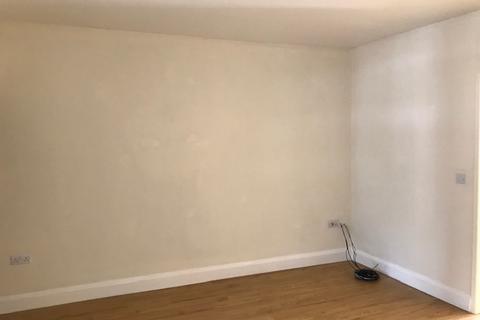 2 bedroom flat to rent, Bushey Heath, WD23
