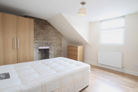 4 bedroom flat to rent, Mayes Road, Wood Green, N22