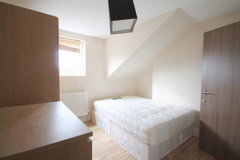4 bedroom flat to rent, Mayes Road, Wood Green, N22
