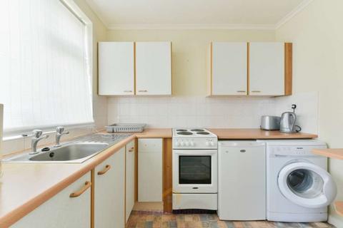 1 bedroom flat to rent, Temple Road, Epsom