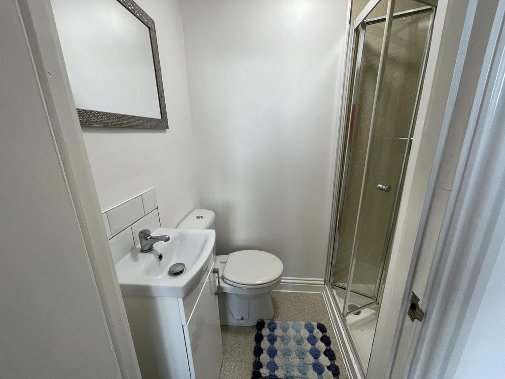 Ensuite for Bedroom 4 1st floor middle