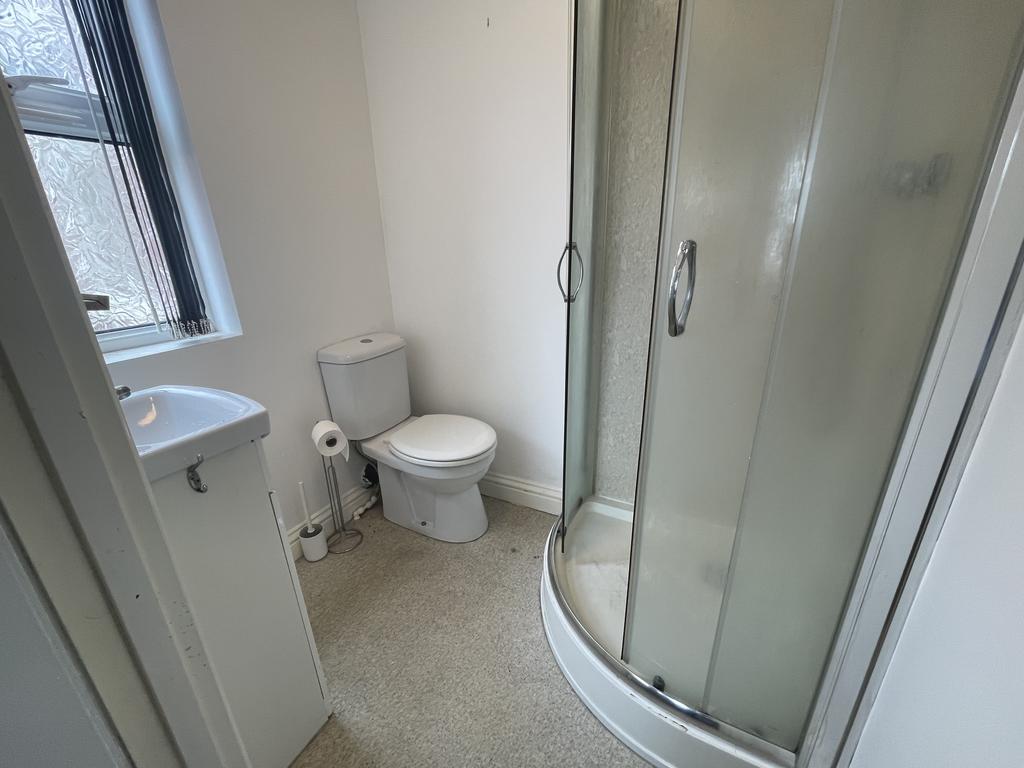 Ensuite for Bedroom 5 rear 1st floor