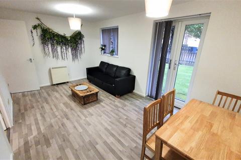 2 bedroom flat to rent, Magpie Close, Colindale