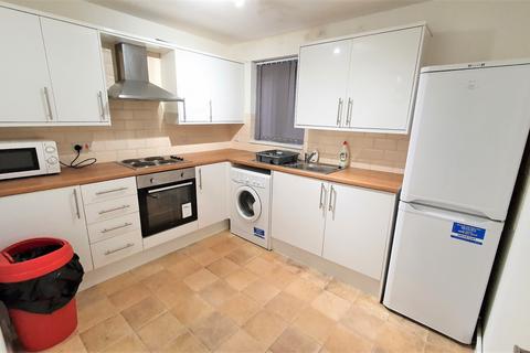 2 bedroom flat to rent, Magpie Close, Colindale