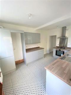 3 bedroom terraced house to rent, Graham Road, Salford 6