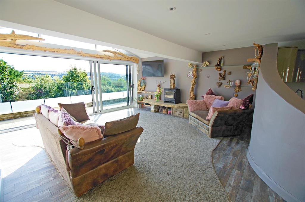 Briscoe Lane, Greetland, Halifax 3 bed detached bungalow £400,000