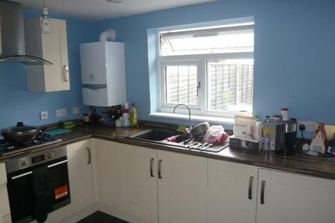 2 bedroom terraced house to rent, Cravan Avenue, Feltham