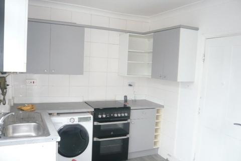 2 bedroom terraced house to rent, Cravan Avenue, Feltham