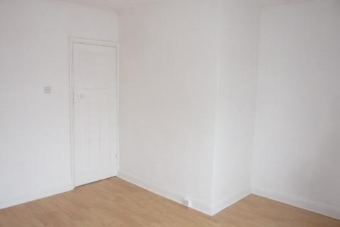 2 bedroom terraced house to rent, Cravan Avenue, Feltham