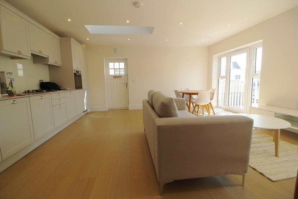 Living area - kitche