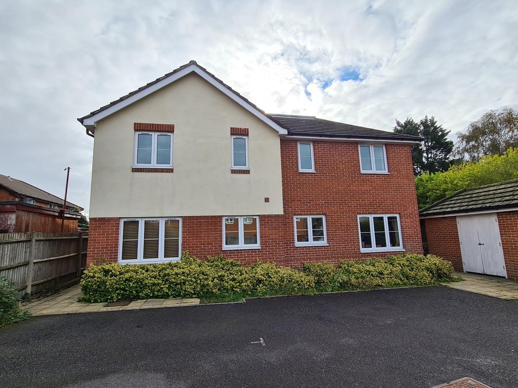 Saint Monica Road, Sholing 2 bed house £725 pcm (£167 pw)