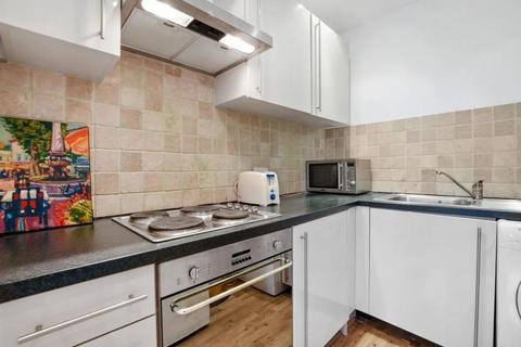 1 bedroom flat to rent, Redcliffe Gardens, Earls Court, SW10, London  SW10