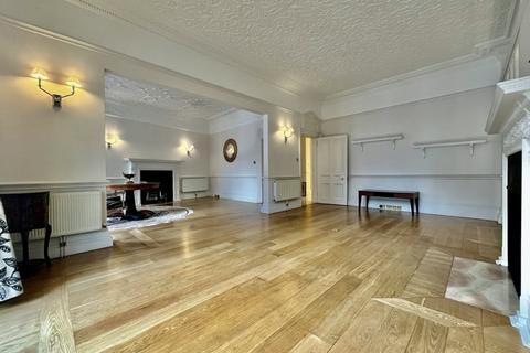 3 bedroom flat to rent, Wellington Court, Knightsbridge, London, SW1X