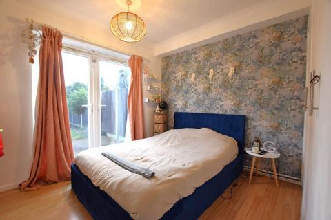 2 bedroom ground floor maisonette for sale, Wilton House, 17 Bockings Grove, Clacton-on-Sea