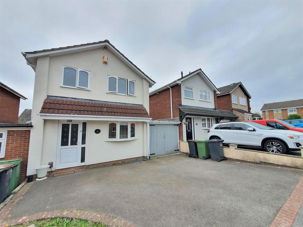 Montrose Drive, Glendale, Nuneaton 3 bed link detached house £220,000