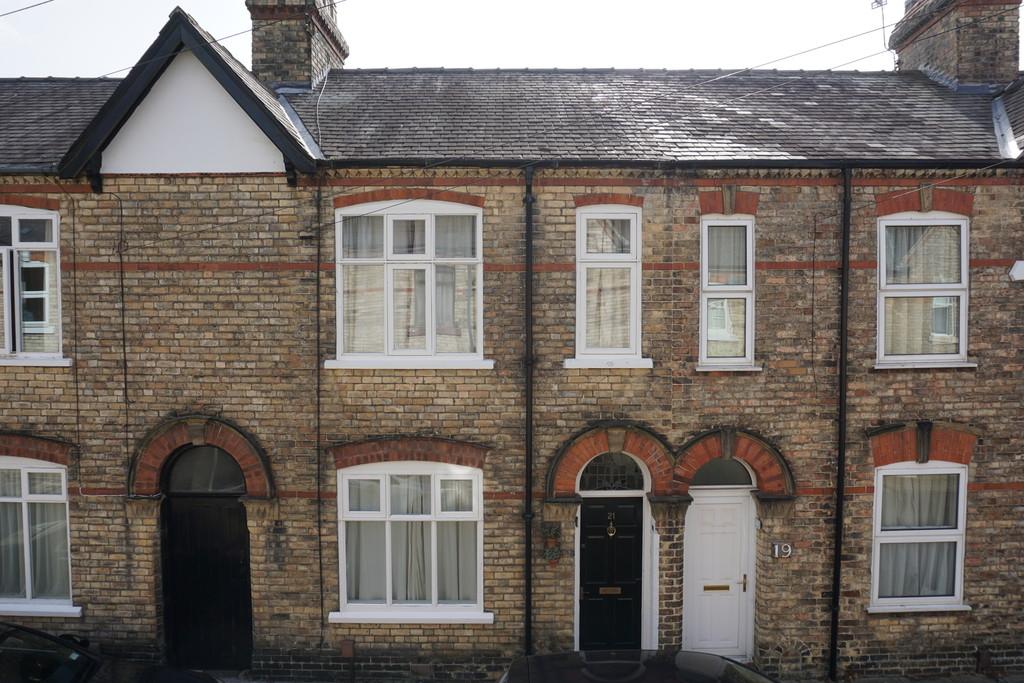 Abbey Street, York 2 bed terraced house £900 pcm (£208 pw)