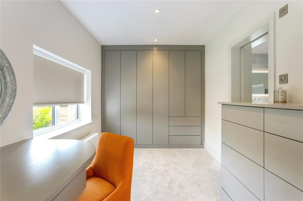 Bed 1 Dressing Room