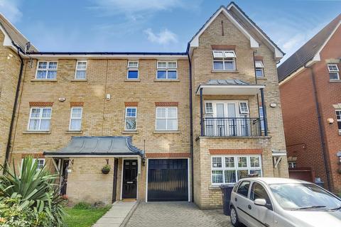 12 Cobham Close, Enfield, EN1 3SU