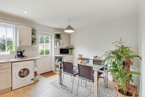 12 Cobham Close, Enfield, EN1 3SU