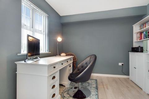 12 Cobham Close, Enfield, EN1 3SU