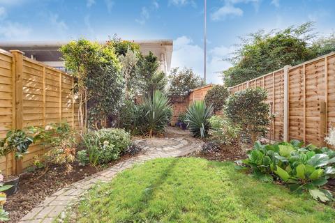 12 Cobham Close, Enfield, EN1 3SU