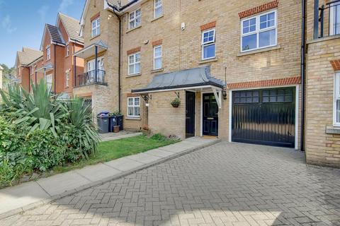 12 Cobham Close, Enfield, EN1 3SU