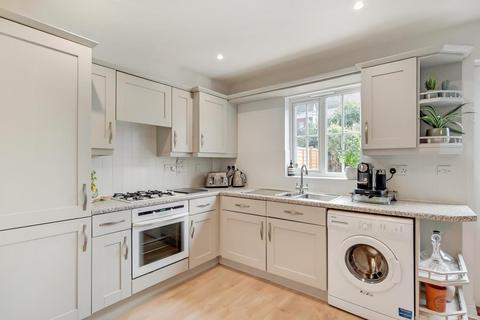 12 Cobham Close, Enfield, EN1 3SU